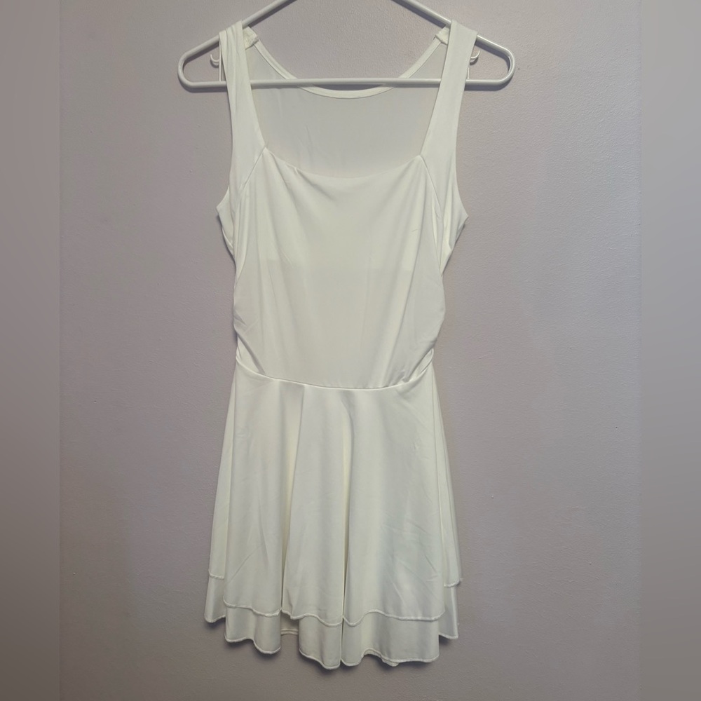 Elegant White Sleeveless Dress